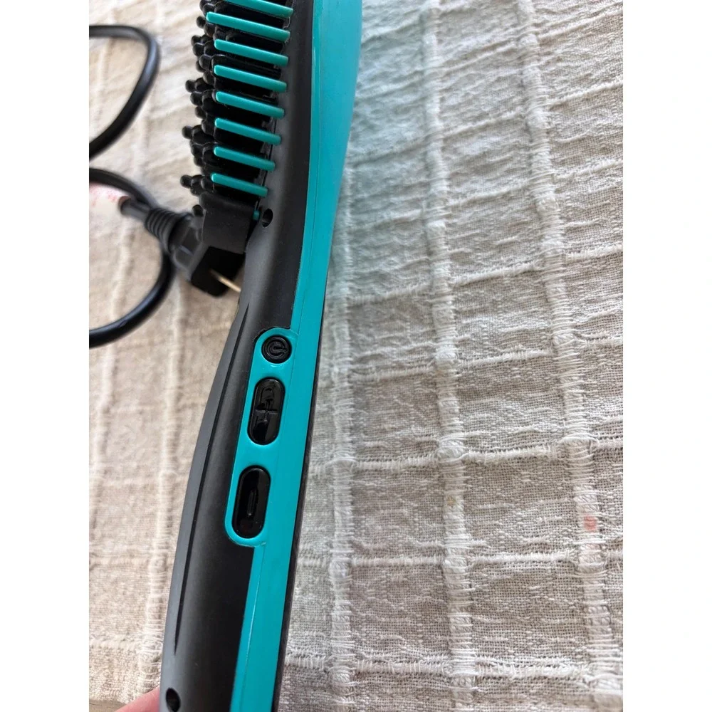 Sutra Ionic Heat Brush in a teal and black, tested works